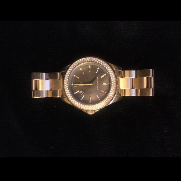 Gold color Micheal Kors watch - Picture 1 of 3